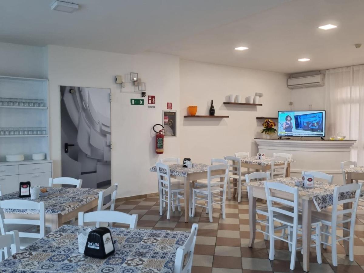 Hotel Rivabella Davoli Kültér fotó