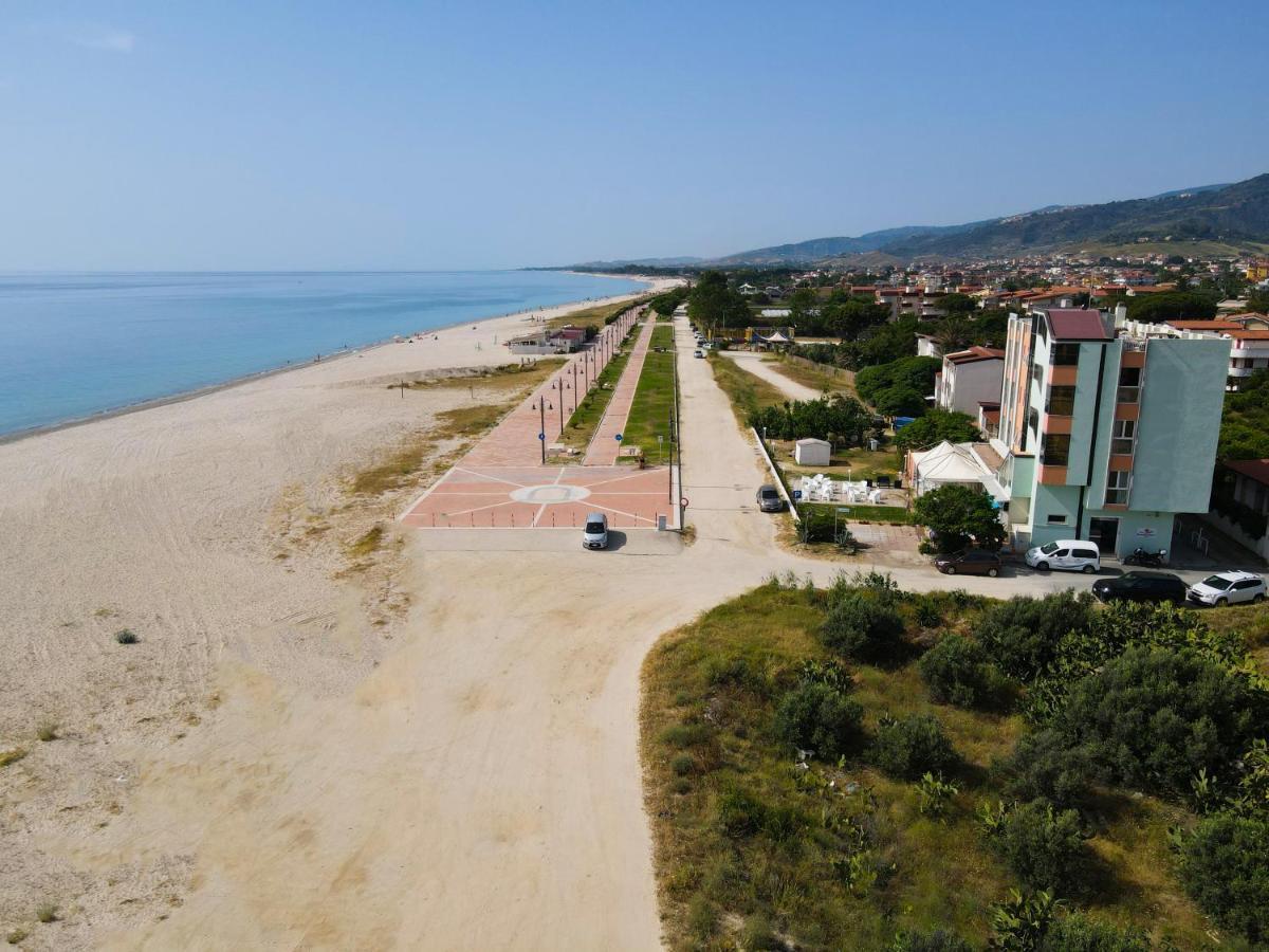 Hotel Rivabella Davoli Kültér fotó