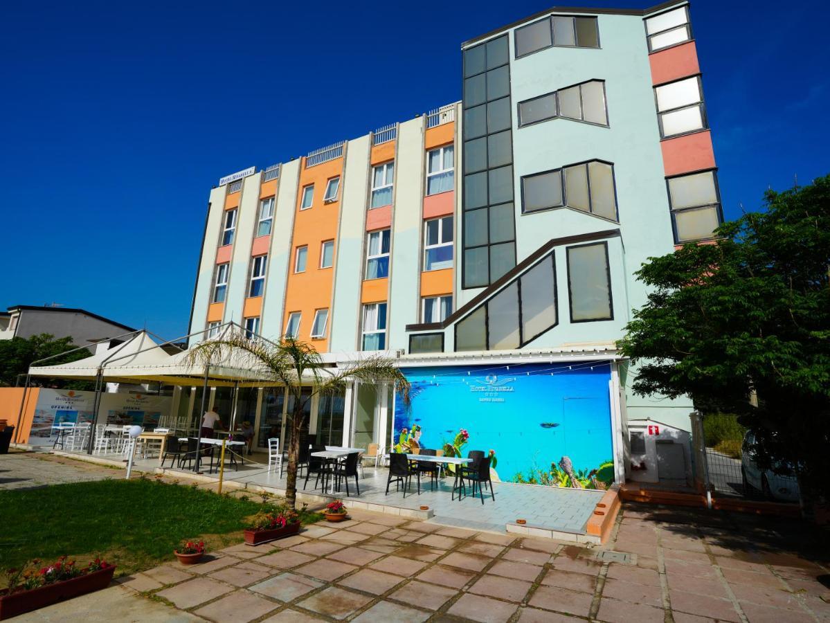 Hotel Rivabella Davoli Kültér fotó