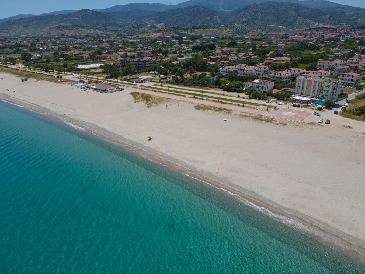 Hotel Rivabella Davoli Kültér fotó