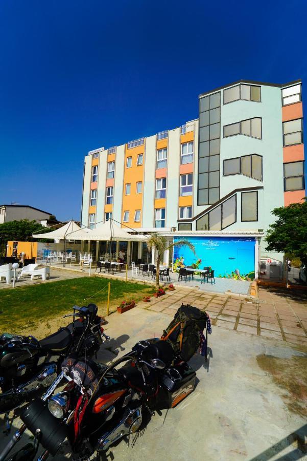 Hotel Rivabella Davoli Kültér fotó