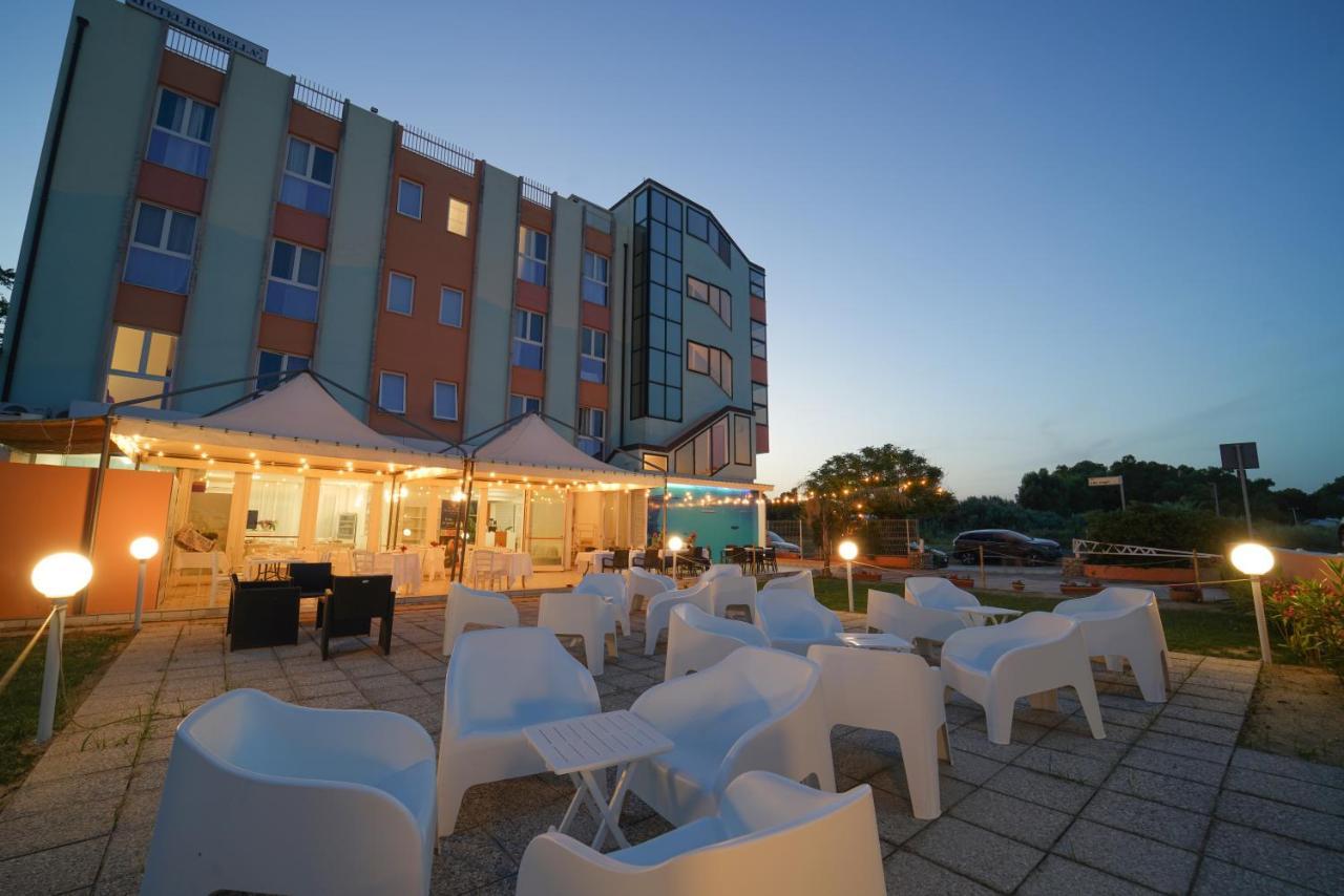Hotel Rivabella Davoli Kültér fotó