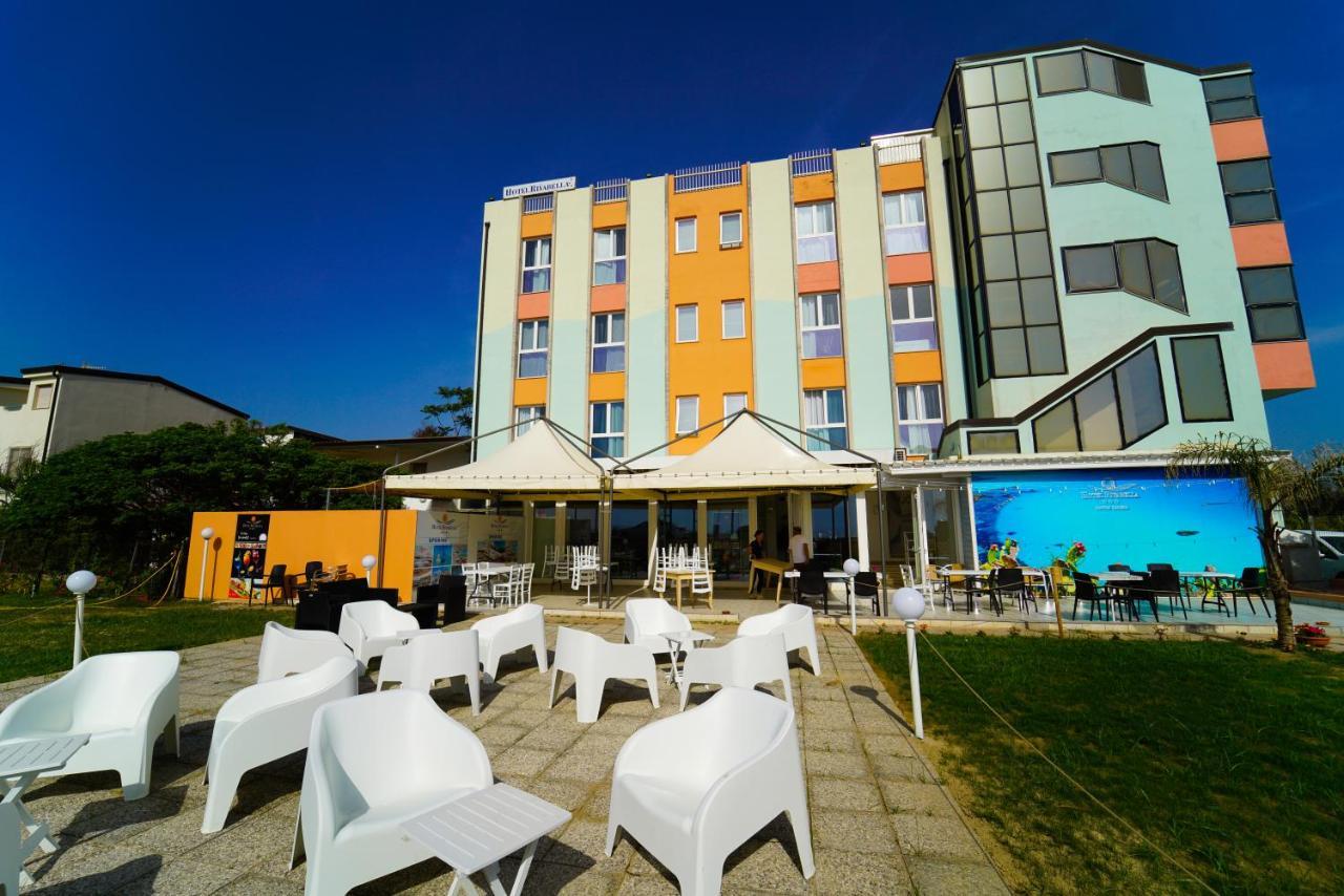 Hotel Rivabella Davoli Kültér fotó